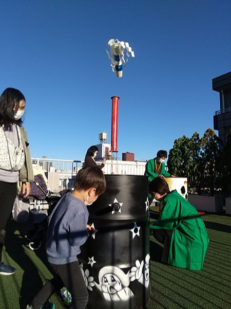 ドラムカンを使った危機一発ゲーム