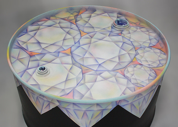 ダイヤモンドが描かれたドラムカン