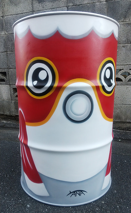 金魚ちょうちんを描いたドラム缶